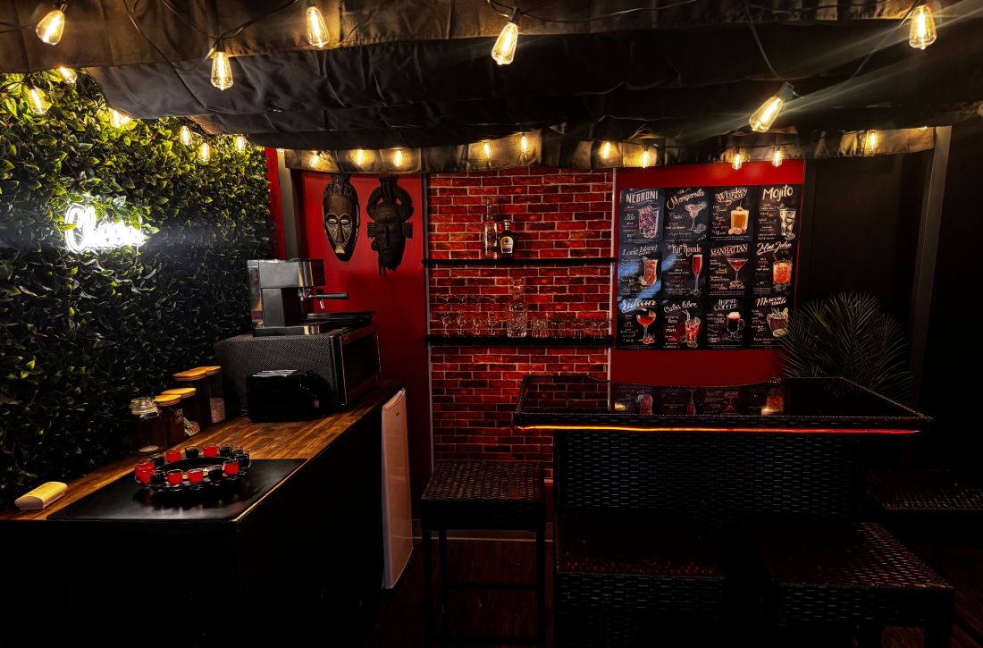 VIP LOUNGE