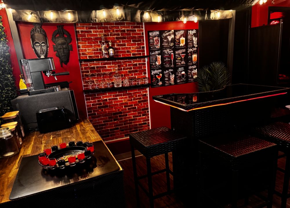 VIP LOUNGE